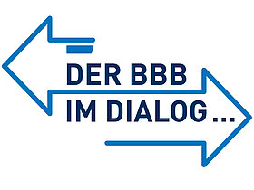 Pfeil nach links und nach rechts aus einer durchgehenden Linie, darin: Der BBB im Dialog